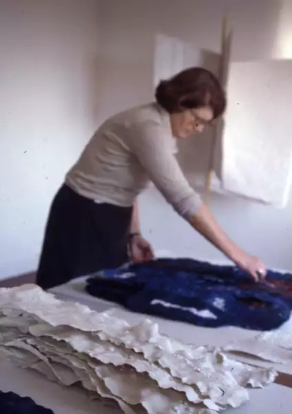 Aproximació a l'obra en paper de l'Aurèlia Muñoz